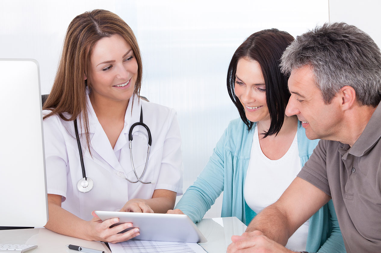 medico-tablet-esalud-paciente-tratamiento-1